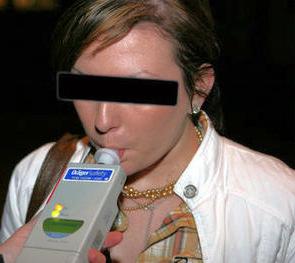 B. ŘÍZENÍ POD VLIVEM ALKOHOLU B1 - BEZ TOLERANCE Cílem projektu je navázat na víkendy bez tolerance a zapojení širší veřejnosti do problematiky.