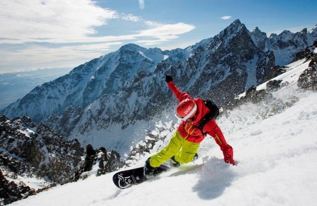 Horské strediská Vysoké Tatry (SK) Tatranská Lomnica Starý Smokovec Štrbské Pleso 24 km lyžiarskych zjazdoviek 20 lanoviek a vlekov Max.