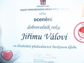 Ze života klubů PK Pardubice Jiří Vála byl oceněn radním Pardubického kraje Za dlouholeté vedení Parkinson klubu Pardubice převzal jeho předseda Jiří Vála ocenění Dobrovolník
