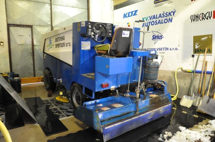 kč Lostr Louny Legios - technologie topení, chlazení a serveroven Objednatel: Tiger E&C, s.r.o., U Trojice 1042/2, 150 00 Praha - Smíchov, jednatel: Ing.