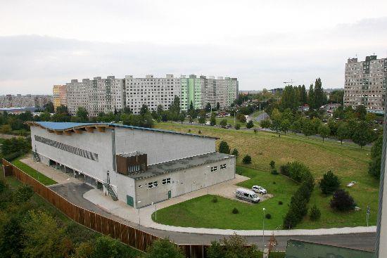 Mobilní ledová plocha Mikulov Investor: Mikulovská sportovní, p.o. - Mikulov, Na Hradbách 13, 69201 Mikulov, p. Pavlík 519 510 089 Kompletní dodávka objektu zimního stadionu.