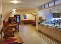 : +420 461 612 767 e-mail: pizzeria.bellanapoli@seznam.cz www.pizzeria-bellanapoli.cz denně: 10.00 23.00 restaurace 60 míst, letní slunná terasa 60 míst s dětským koutkem.