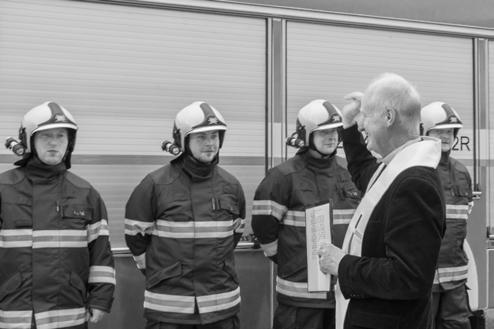 Nové technice požehnal Karel Moravec, rektor poutního kostela na Hoře Matky Boží na Hedeči. něj kvůli tomu nikdo zlobit nebude. Bylo to příjemné zpestření celé akce.