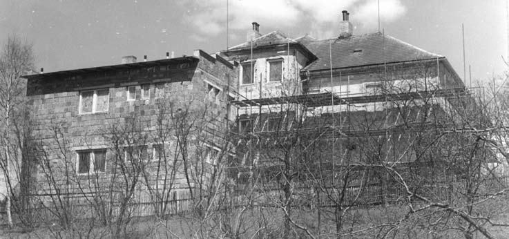 Opět vyberu několik zajímavých zápisů tehdejšího kronikáře Miroslava Machka z mnohastránkového pojednání o tomto roce. Školství a kultura: K ZŠ Únorová (U Dvora) patří i škola na Kunčicích (3. a 4.