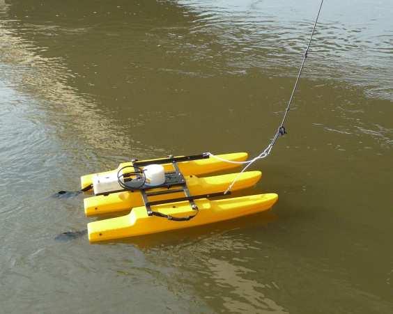 1 ADCP RiverSurveyor M9 (výrobce SonTek, USA) Použití nachází především při měření průtoků na velkých tocích a měření povodňových průtoků. Automatické nastavování měřicích parametrů.