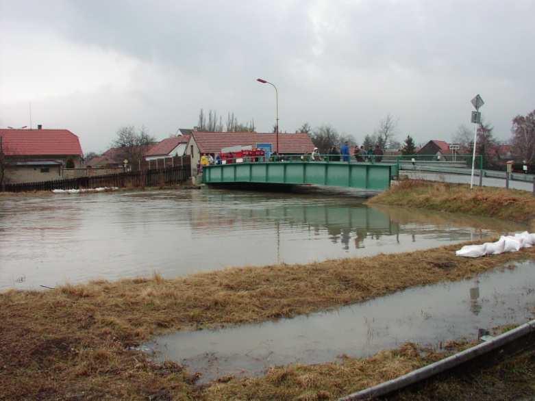 ve Spačicích na Doubravě 36 m 3.s -1, v Dluhonicích na Bečvě 257 m 3.s -1, v Bohumíně na Odře 373 m 3.s -1, v Děhylově na Opavě 135 m 3.s -1, v Dětmarovicích na Olši 104 m 3.s -1. Některé profily se ukázaly jako nevhodné pro měření při větších vodních stavech, ačkoli za průměrných vodních stavů vhodné jsou.