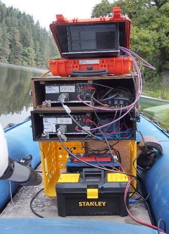 Energie vložená do pulzu tak ovlivňuje hloubku penetrace do sedimentu, délka pulzu pak rozlišení sonaru, přičemž platí pravidlo čím kratší pulz, tím větší rozlišení záznamu.