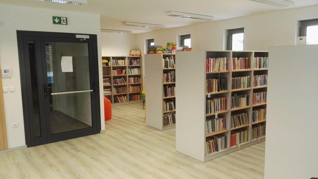 Ukázky realizací proměn knihoven v roce 2017 s podporou DT Obecní knihovny: vlevo nový dětský koutek v Místní knihovně Nížkovice, okres Vyškov,