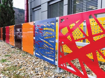variantních řešení) včetně optimalizace prořezu > > Materiálové poradenství, vzorkování materiálu do velikosti vzorku A4 > > Konkrétní architektonické návrhy designu fasády > > Projektová dokumentace