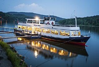 Lodě Lipno Line dlouhá večerní plavba s hudbou Zažijte unikátní atmosféru západu slunce při večerní plavbě loděmi Lipno Line po lipenském jezeře. Plujeme každou středu a každý pátek v 18 hod.