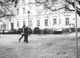 Lucerny byly z domu odstraněny roku 1961 a nahrazeny držáky na vlajky.