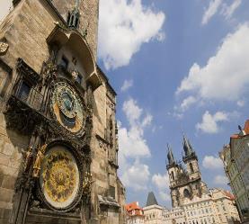 10 Asi nejznámější z nich vypráví o Mistru Hanušovi, který měl podle pověsti astronomické hodiny zkonstruovat na zakázku pražských radních.