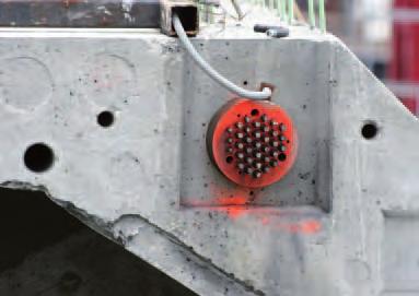 Typickými příklady jsou opravy a reprofilace betonu za použití bednění, vysoce precizní podlévání mostních ložisek, nebo dobetonávky prostorů okolo chrániček a vyplňování dutin v kabelových kanálech.