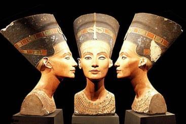 NEFERTITI Polychromní busta Mistrovská studie určená k následnému kopírování