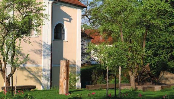 Třeboňsko 25. Farská zahrada Nadějkov venkovský veřejný prostor, Nadějkov Farská zahrada je veřejná, otevřená zahrada ležící v centru obce Nadějkov.
