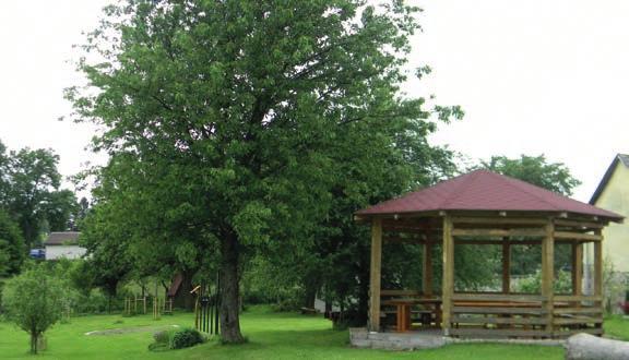 9. zahrada Pod stromy školní zahrada, Kunžak ZaHRAda Pod stromy je školní zahradou a přírodní učebnou.