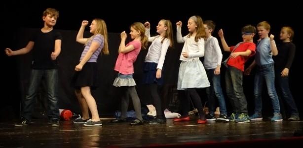 Květen 2017 V úterý 2. května proběhla plánovaná pedagogická porada a ve čtvrtek 4. května se konal v sále ZUŠ obvyklý žákovský koncert. V pátek 5.