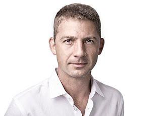 Mach přišel o zázemí v Evropském parlamentu, jeho frakce se rozpadla Frakce Evropa Svobody a Přímé Demokracie, jejímž členem byl i český europoslanec Petr Mach (Svobodní), se dnes (1. října) rozpadla.