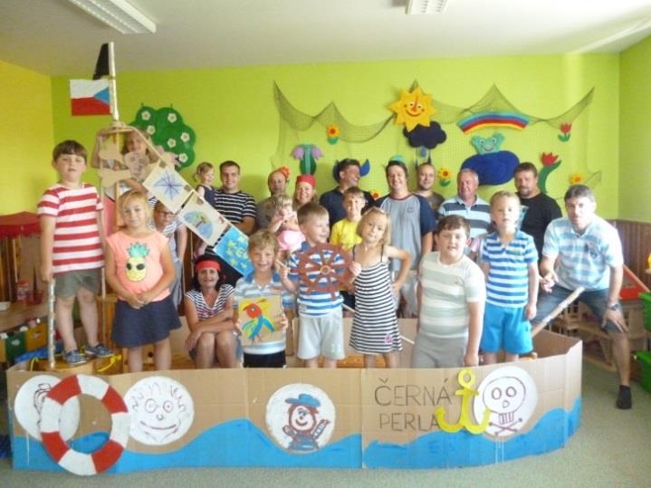 Ukázka hasičské techniky na hřišti v obci Spolupráce se ZŠ pohádka Budka v podání žáků 1.
