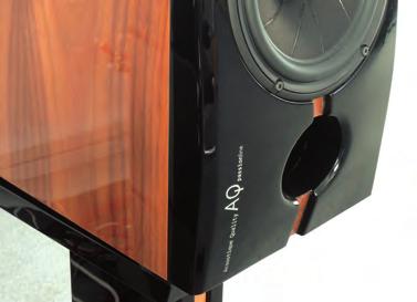 vyrovnanou frekvenční charakteristiku v pouhých 2 db od 1 khz až do nebeských 30 khz.