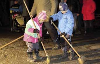 Vánoční večerní prohlídky aneb Cesta časem Evening tours at Christmas alias Travelling through Time Téma letošních vánočních prohlídek se také věnovalo výročí 60 let od založení zoo.