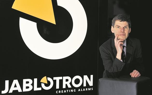 Za Starosty bude kandidovat miliardář Dědek V podzimních parlamentních volbách bude kandidovat miliardář a spoluzakladatel společnosti Jablotron Dalibor Dědek.