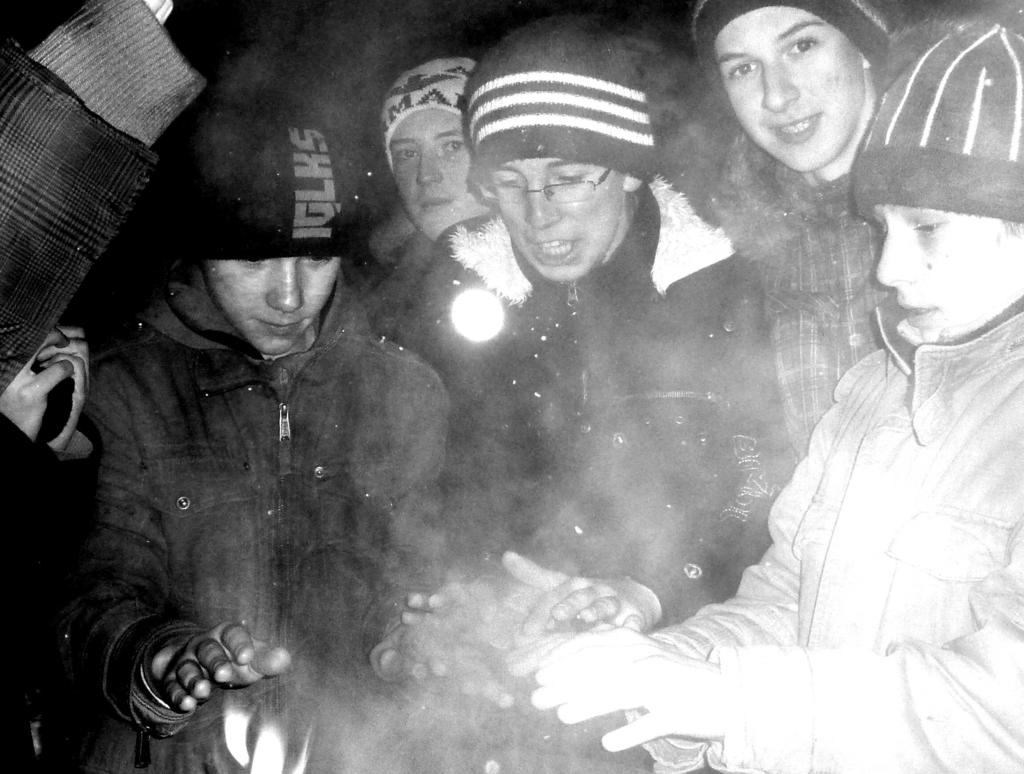 Ten však mies to pozdravu a vysvetlenia, prečo ju v no ci zobudil, vošiel do izby, schytil staren ku a doslova ju vraj hodil o zem, na tvr dý betón.