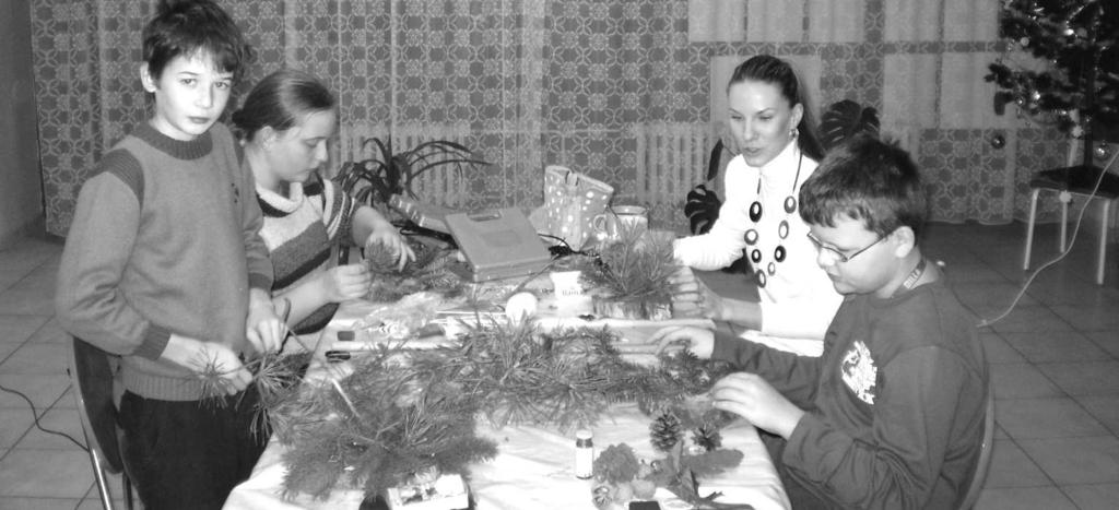4/ 11. január 2010 Hasičské služobné Vianoce PREHRIAL SA SYPAČ Na št. ceste III. triedy z Pôtra na M. Straciny začal 22.12.2009 asi o 14.50 hod horieť nákladný auto mobil.
