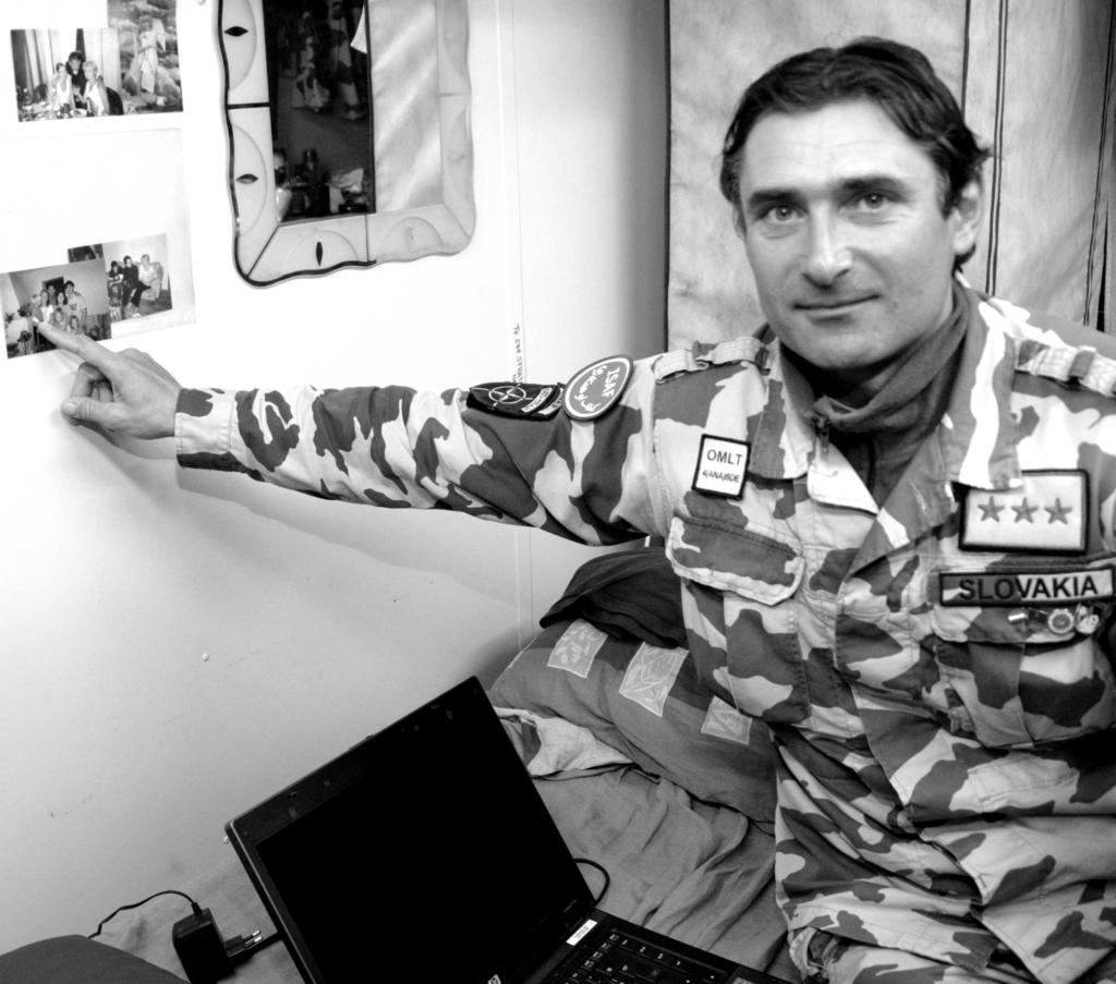 "Dvakrát som bol v Eritrei, raz v Kosove, ale v Afganistane je služba predsa len najnáročnej šia," porovná kapitán, ktorý po chádza zo Šiah a žije vo Veľkom Krtíši.