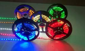 pásky 4,5 a 9 W_m LED pásek 3528 IP00 12V DC(ss) nová generace osvědčeného čipu fy EPISTAR se zvýšenou účinností stabilní výkon, Ra >80 délka celého návinu... 5 m standardní šířka pásku 3528.