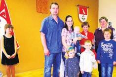 Fota: Martina Nedvědová ml. Staročeské máje v Cheznovicích sobotu 27. května pořádala Základní škola a Mateřská škola Cheznovice dětské staročeské máje.