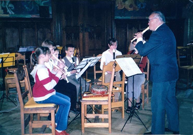 Brzy mne pozvali ještě na jeden den do mé domovské, nyní už bývalé Základní umělecké školy Iši Krejčího Na Vozovce. Učil jsem po tři dny v týdnu.