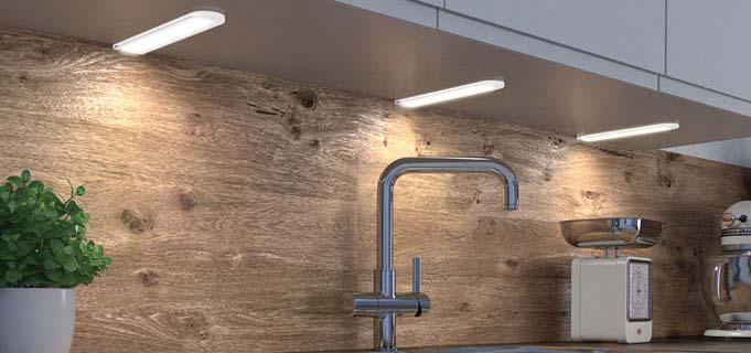 R LOOX LED 2036 LINEÁRNÍ ZAPUŠTĚNÉ SVÍTIDLO 12V SYSTÉM LED 2036 má extrémně homogenní a jasné světlo, které je zdůrazněno osvětlenou hranou. Akrylové sklo poskytuje svítidlu velmi kvalitní vzhled.