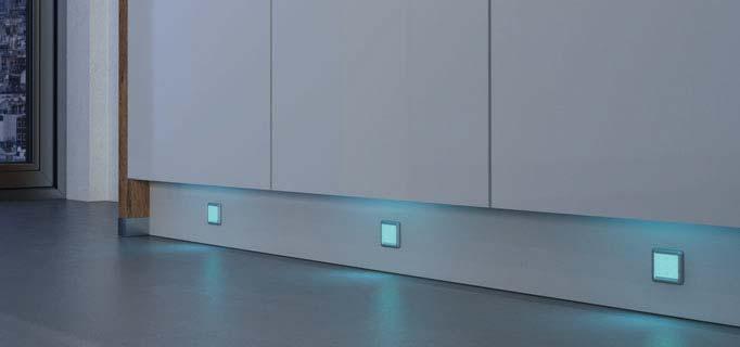 R LOOX. SYSTÉM LED OSVĚTLENÍ. LOOX LED 2010 ČTVERCOVÉ SVÍTIDLO, POVRCHOVÁ MONTÁŽ, RGB 12V SYSTÉM Svítidlo LED 2010 je pravou volbou, pokud chcete zdůraznit design nábytku v malém prostoru.