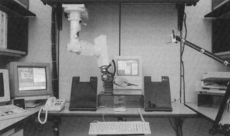 robot Heartthrob, 1983 (Kanada) rehabilitační roboty (1989) pro