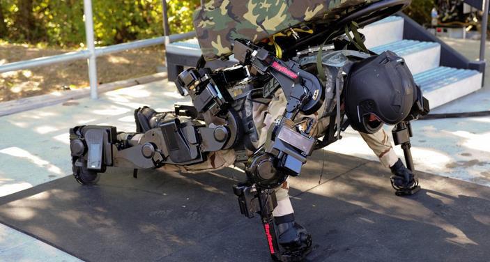 Robotické exoskelety silový násobič nebo
