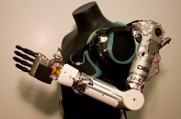 Umělé robotické končetiny náhrada chybějících končetin DARPA projekt => 100 mil.