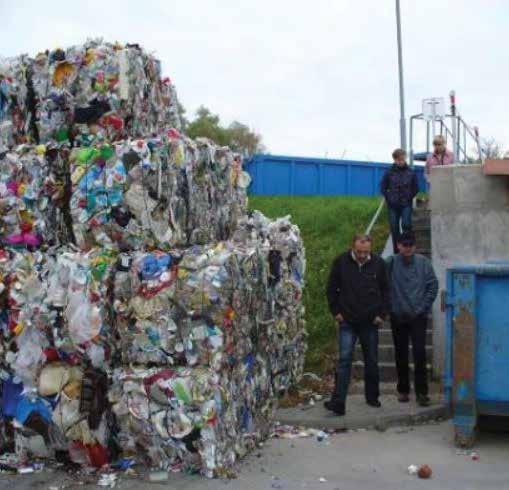 6 Olšanský zpravodaj Za čtvrté čtvrtletí 2017 dosáhla naše obec těchto výsledků: Papír 6,440 tuny Plast 4,100 tuny Sklo 5,560 tuny Kovy 3,165 tuny Nápojové kartony 0,260 tuny Celkově jsme za toto