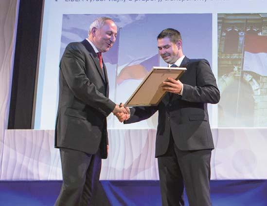 deklaruje výrobce či firma a organizace, disponující určitou službou.