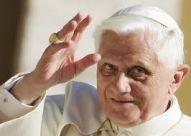 Benedikt XVI.: Děkuji za vaše sympatie S pochopitelnými emocemi přijali věřící Benedikta XVI. na pravidelné středeční audienci ve zcela zaplněné vatikánské audienční hale pro devět tisíc lidí.
