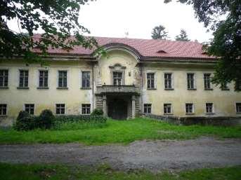 V minulosti v něm bydlel básník Antonín Sova se svým otcem. (Podhorský, 2003, s. 109-110) Zámek Lukavec je ve vlastnictví Dřevozpracujícího družstva Lukavec.