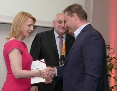 Skupina Viessmann je předním mezinárodním výrobcem systémů vytápěcí, chladicí a klimatizační techniky. Skupina Viessmann má mezinárodní působnost, patří k ní 22 výrobních společností v 11 zemích.