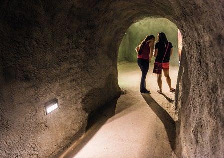 Naše hry CryptomaniaTrails provedou váš tým 2 5 hráčů pomocí šifer, logických úkolů a tajemných předmětů pozoruhodnými místy a příběhy Brna. Nečekejte ale jednoduché hádanky pro děti.