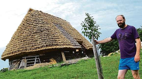 Trám po trámu ji vroce 2015 rozebrali, některé až v překvapivě dobrém stavu zachovalé trámy ze 17. století opravili, ty ztrouchnivělé nahradili. Astodolu trám po trámu vystavěli. To je opravdu unikát.