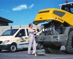 Ovládací páka Liebherr Jedním joystickem Liebherr jsou řízeny jak pojezd stroje tak pracovní hydraulika.
