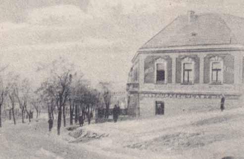 ze života v horních měcholupech a hostivaři Před hotelem stávala stromová alej (dobová pohlednice, cca 1910) Dům s někdejším hotelem Vlasta na počátku století a dnes NA SHLEDANOU V RÁJI U VLASTY! 3.