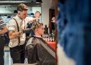 Pánové, zpozorněte: V budově FILADELFIE se můžete nechat hýčkat ve stylovém Barbershopu ADAMS Barbershopů, tedy míst, kam se chodí muži stříhat a holit, přibývá v Praze i menších městech.