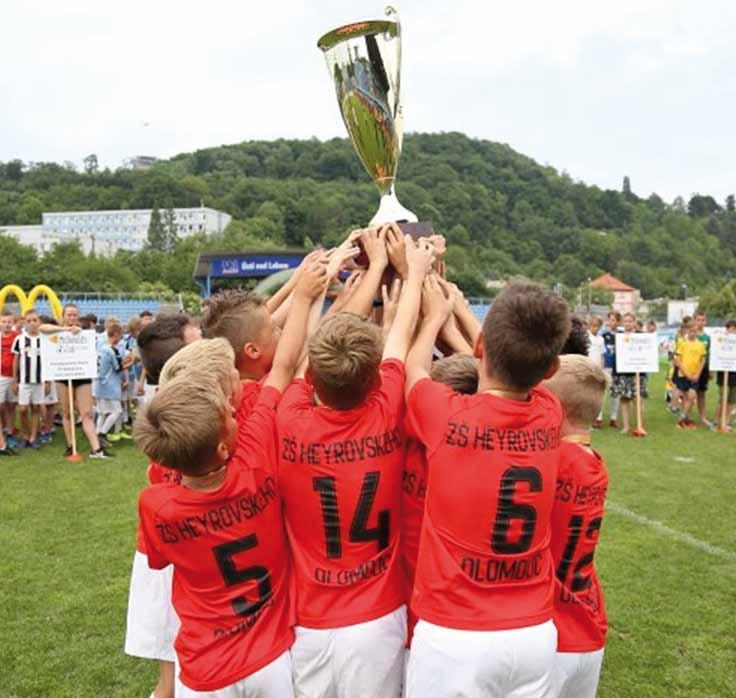 19 Heyrák na Mekáči skončil na bedně Tak jako každý rok i letos se hrál McDonald s cup s účastí kluků z Heyráku.