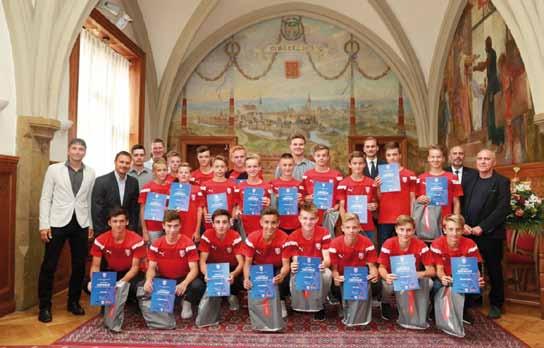 Zde se kluci prezentovali velmi dobrými výkony. Po postupu ze základní skupiny se utkali s velmi silnou ZŠ Eden Praha, po boji vyhráli 1:0 a postoupili mezi nejlepší čtyři mužstva turnaje.