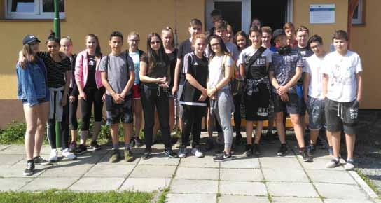 Celá třída vyrazila v pondělí na výlet kolem říčky Bystřičky z Bukovan do Olomouce. Pohled na výše položené lesy po polomech a kůrovcové kalamitě byl poněkud neradostný.